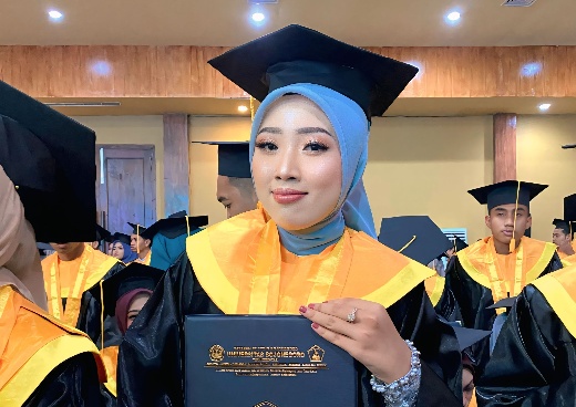 Disiplin dan Tanggung Jawab, Kunci Sinta Jadi Mahasiswa Terbaik Fakultas Ekonomi Unigoro